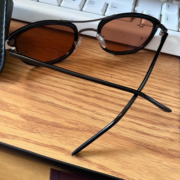 Ray-Ban Unisex Sunglasses with Case. - Picture 9 of 10